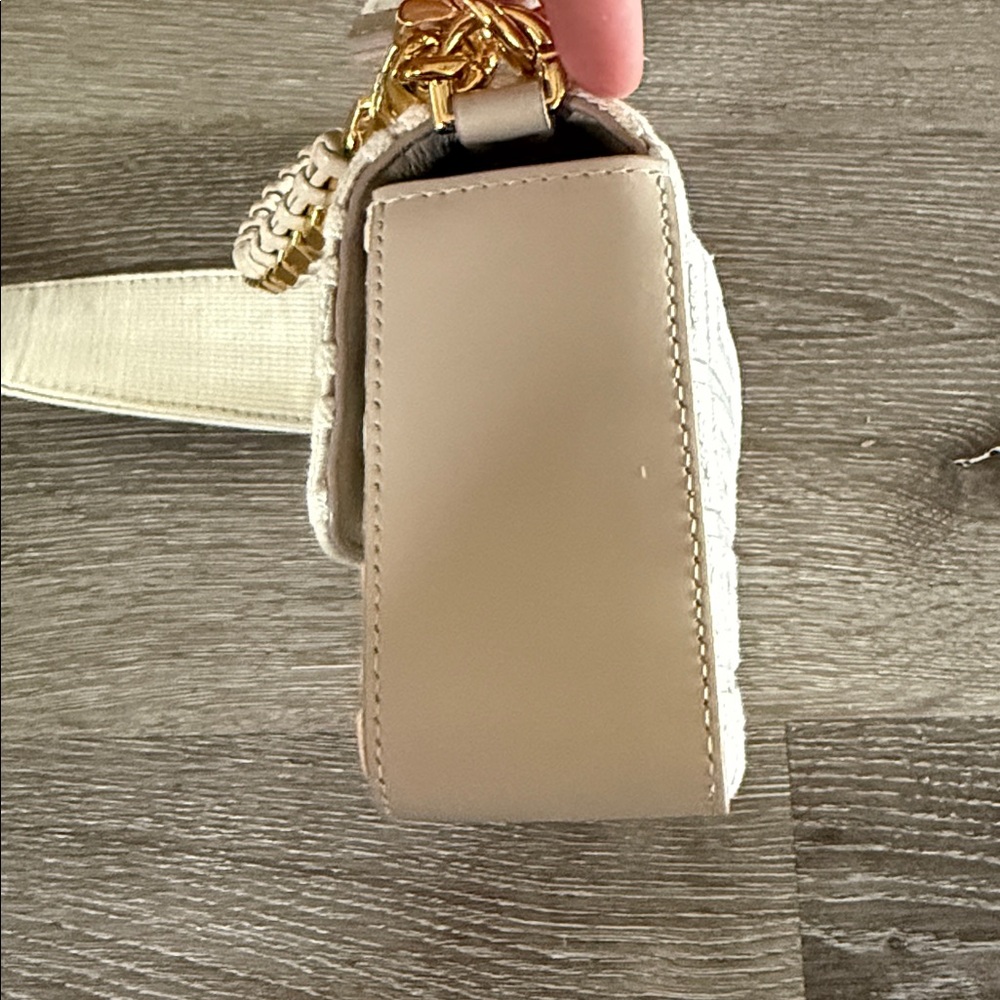 Givenchy Small 4G bag in Natural Beige - Picture 10 of 11